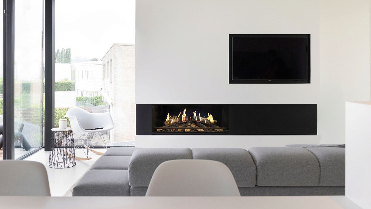 Elektrische haarden — De Puydt Interiors around fire.